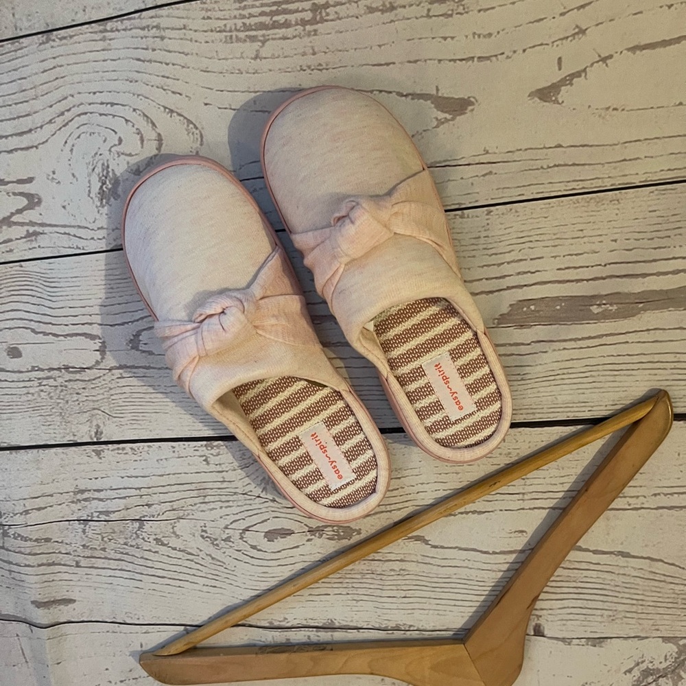 Easy Spirit NWOT pink closed toe slippers slip on size Large (8-9)